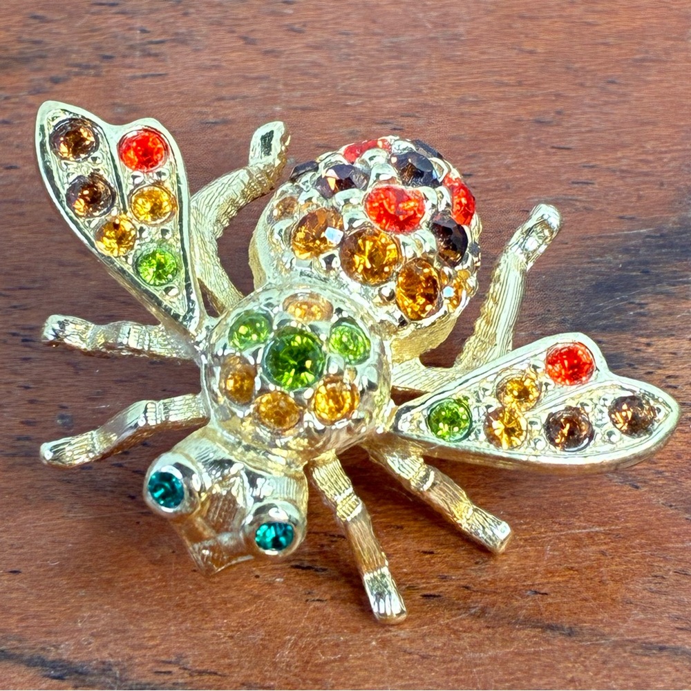 JOAN RIVERS Vintage Fall Autumn colors Rhinestone Goldtone Bee Brooch